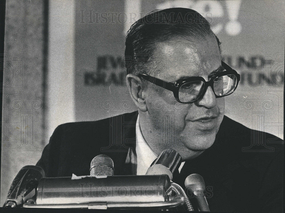 1973 Press Photo of Israeli Foreign Minister Abba Eban speaking in Chicago - Historic Images