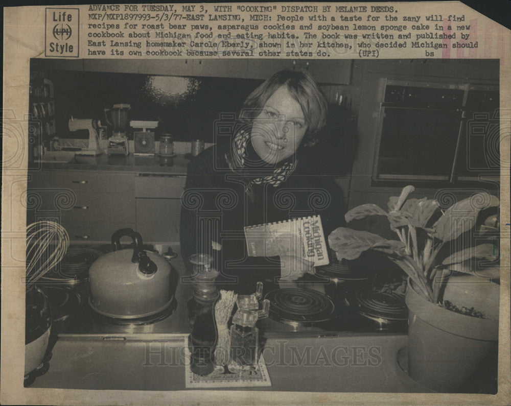 1977 Press Photo Carole Eberly cook book writer for Michigan food - Historic Images