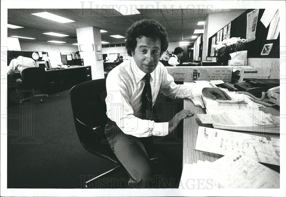 1978 Howard Ecker Pres Of Howard Ecker And Co Real Estate At Desk - Historic Images