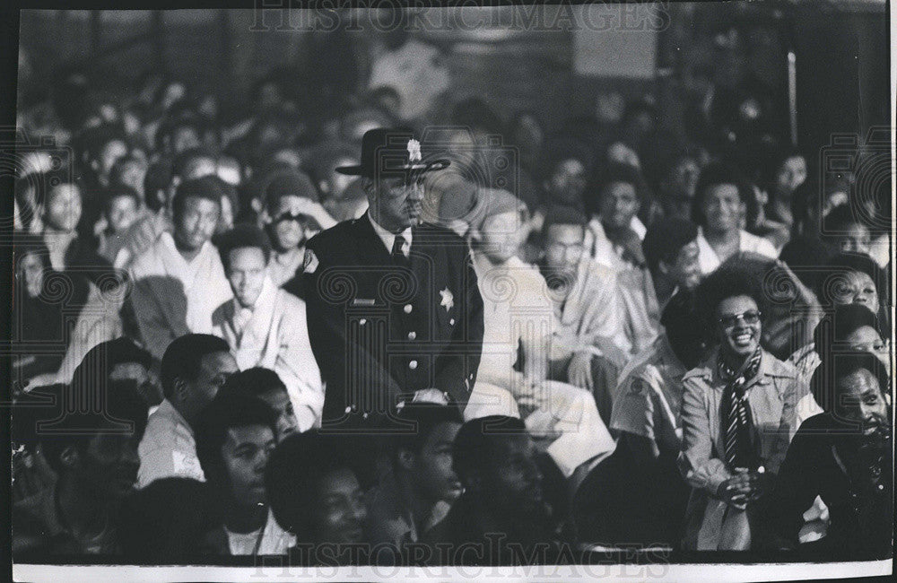 1973 Press Photo Singer Billy Eckstine performs for Cook County Inmates - Historic Images