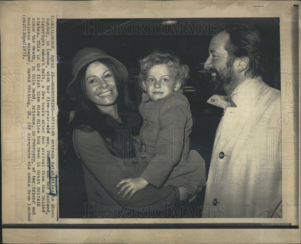 1973 Press Photo Brit Actress Sarah Miles With 5 Yr old Thomas And Robert Belt - Historic Images
