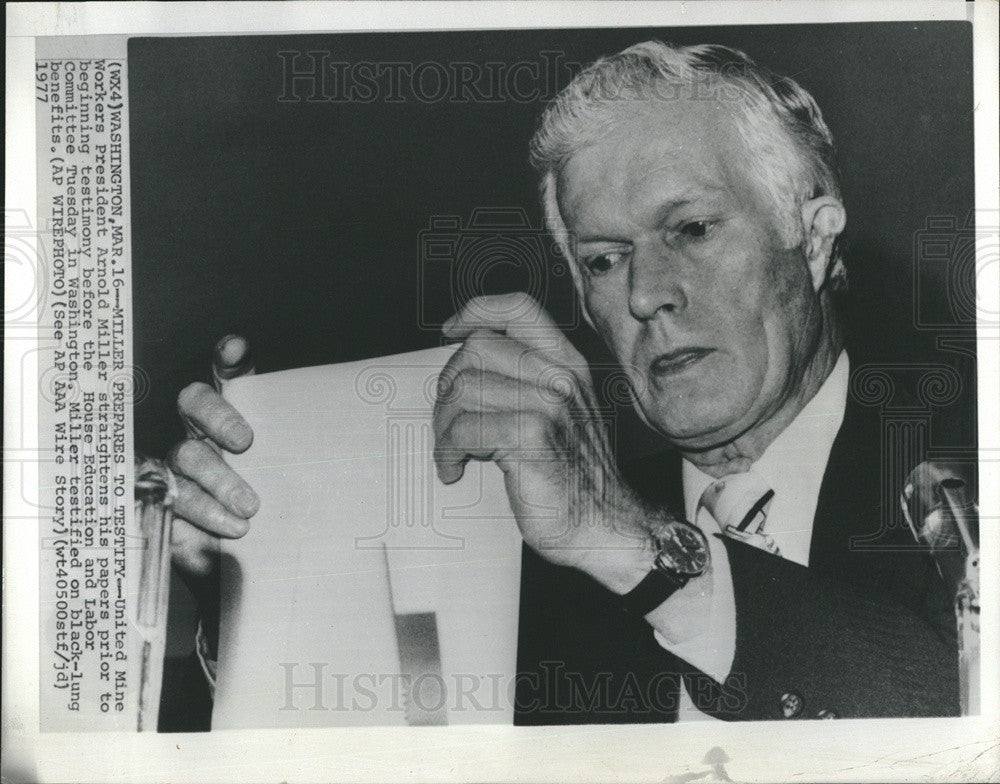 1977 Press Photo United Mine Workers President Arnold Miller Testifying House - Historic Images