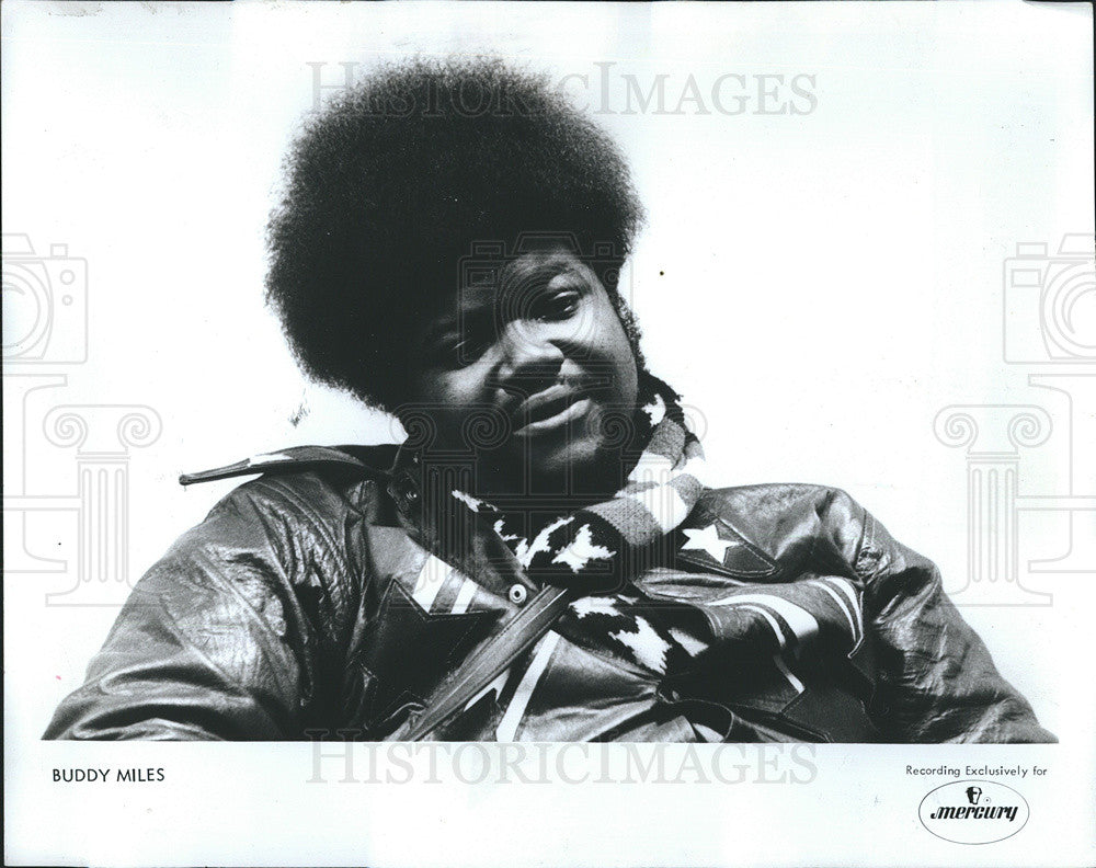 1972 Press Photo Drummer Buddy Miles Wearing American Flag Scarf - Historic Images