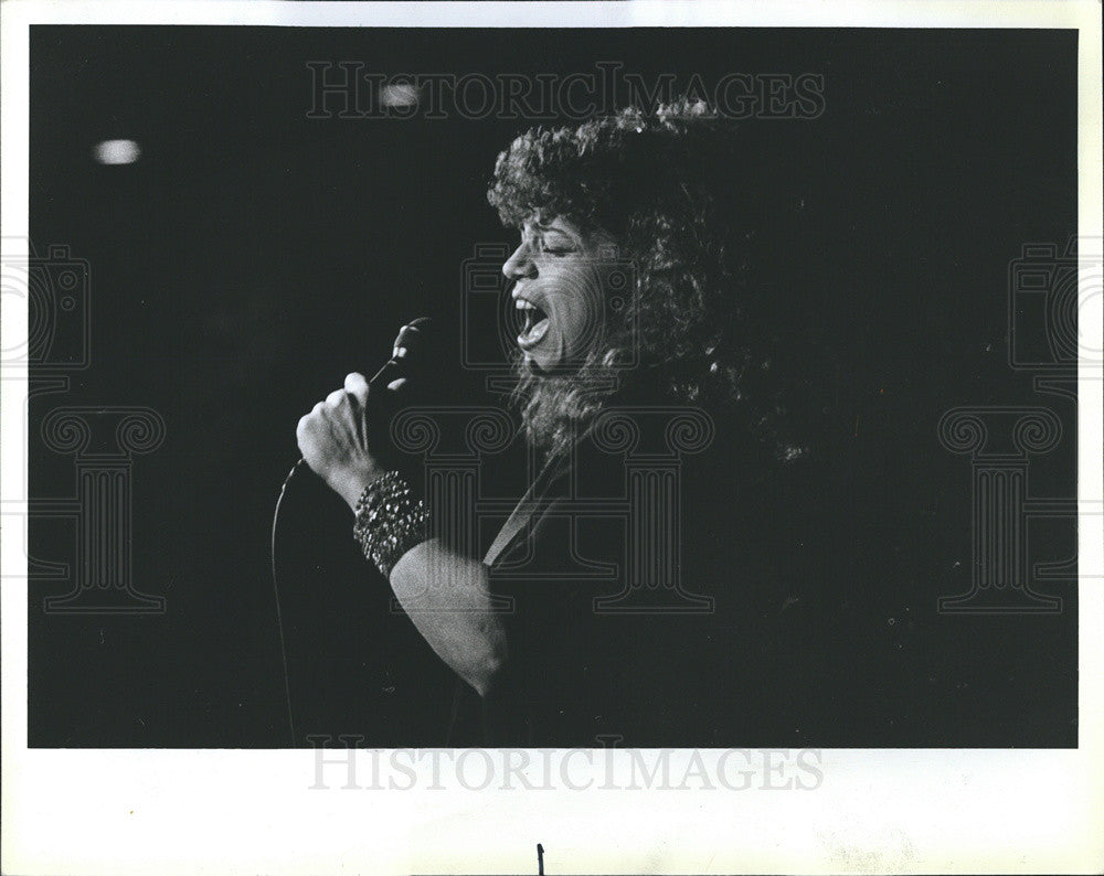 1988 Press Photo Singer Natassa Performing At Neon Greek Village - Historic Images