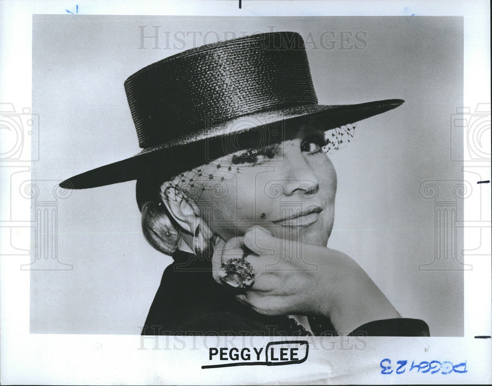 1985 Press Photo Singer Peggy Lee - Historic Images