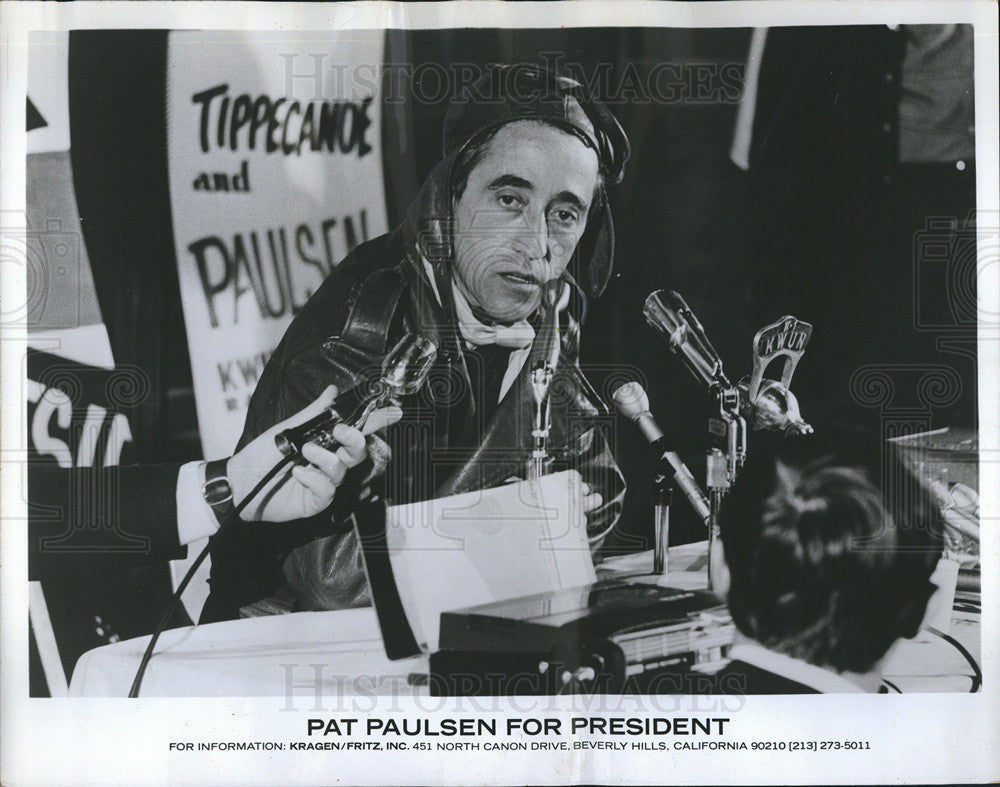 1968 Press Photo Pat Paulsen Presidential Candidate During Press Conference - Historic Images