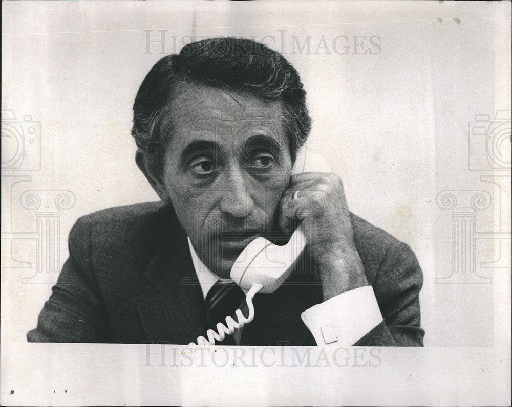 1969 Press Photo Pat Paulsen Presidential Candidate Talks Of The Phone - Historic Images