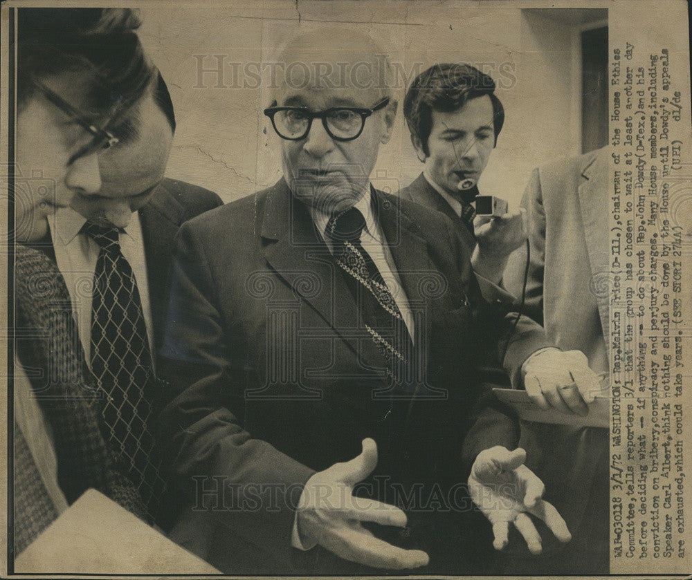 1974 Press Photo Rep. Melvin Prico speaks with House Ethics Committee - Historic Images