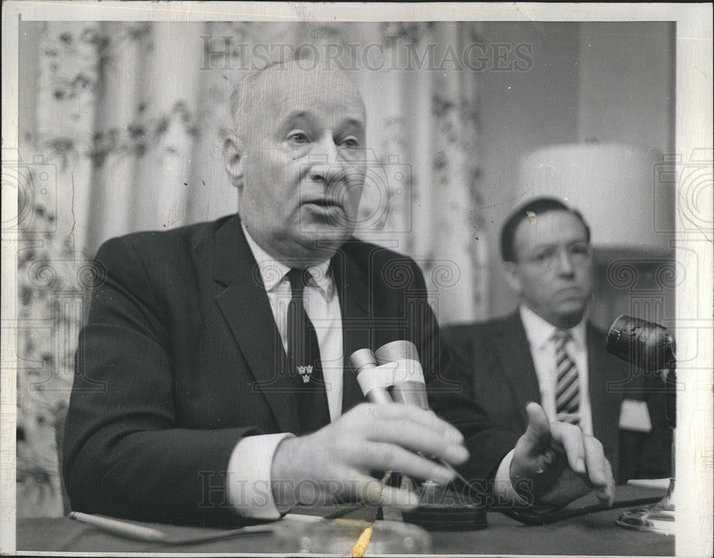 1975 Press Photo Congressman Melvin Price addressing Annual Conference of Atomic - Historic Images