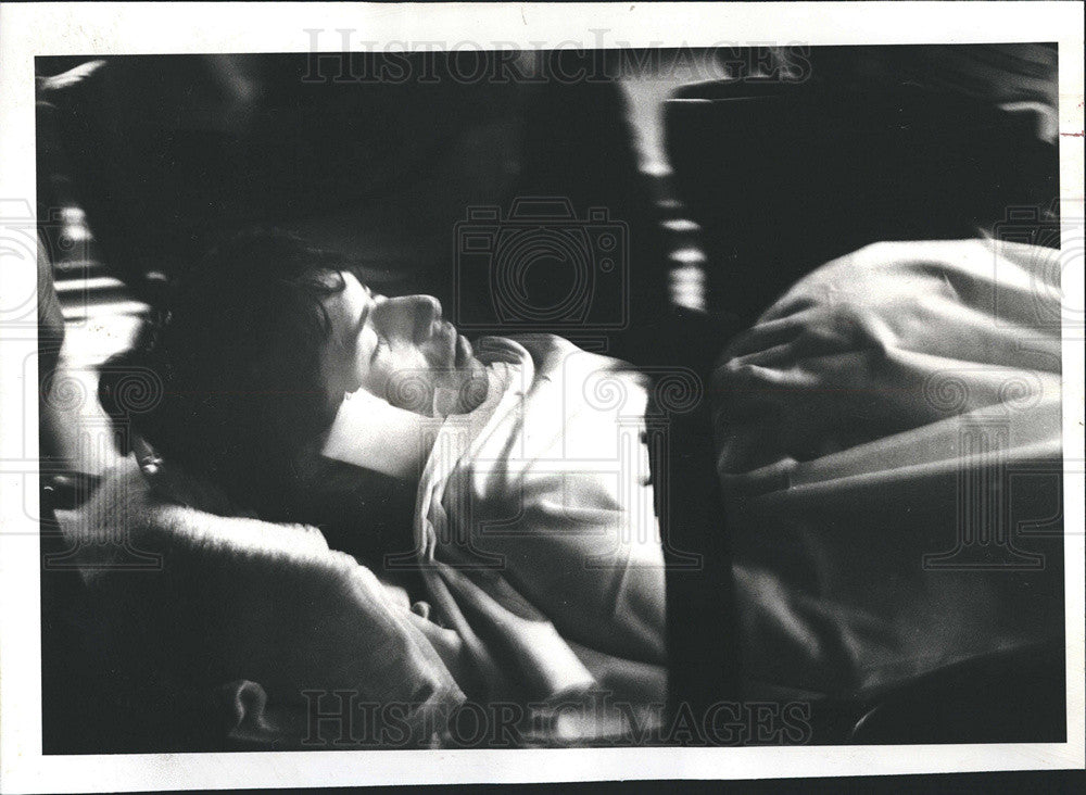 1979 Press Photo Manuel Quiroz, 15 being removed from EL after being slashed - Historic Images