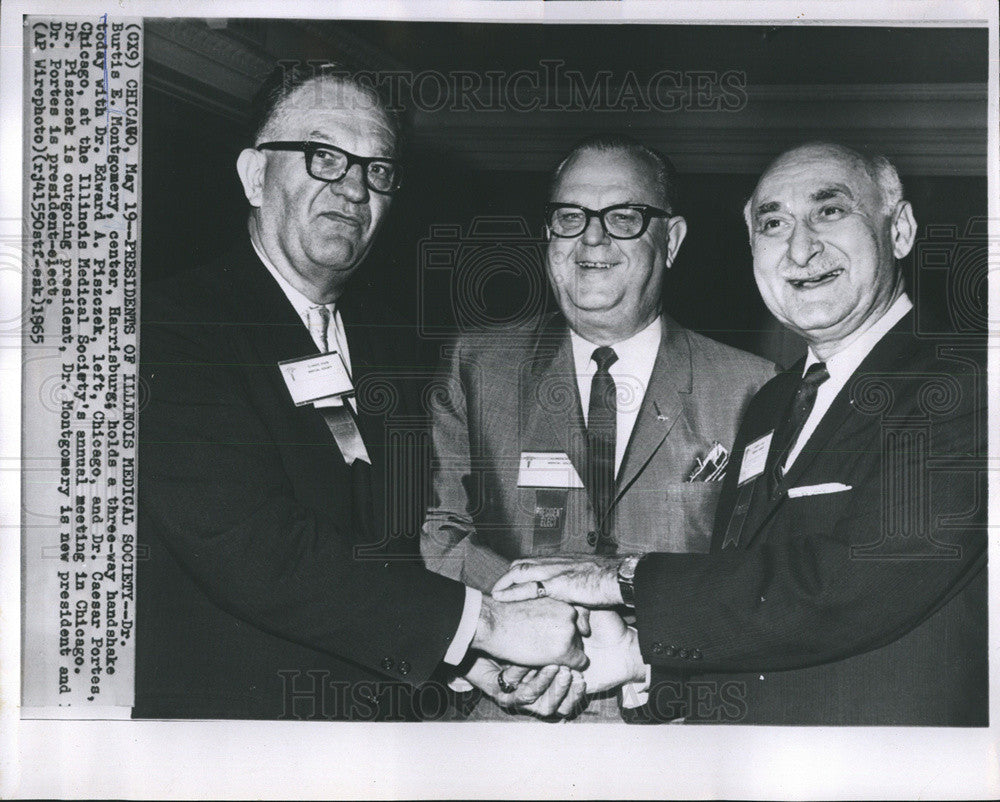 1965 Press Photo of Illinois Medical Society presidents shaking hands - Historic Images