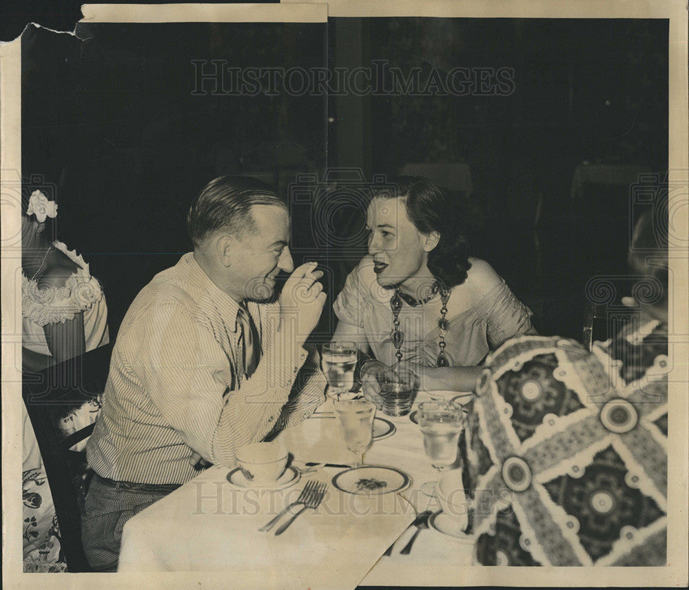 1951 Press Photo Richard Gunthrop and Mrs. Gordon Monsen at Dinner Party - Historic Images