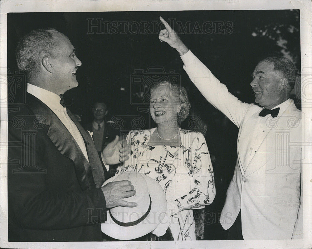 1947 Press Photo Mrs. Walter Monroe - Historic Images