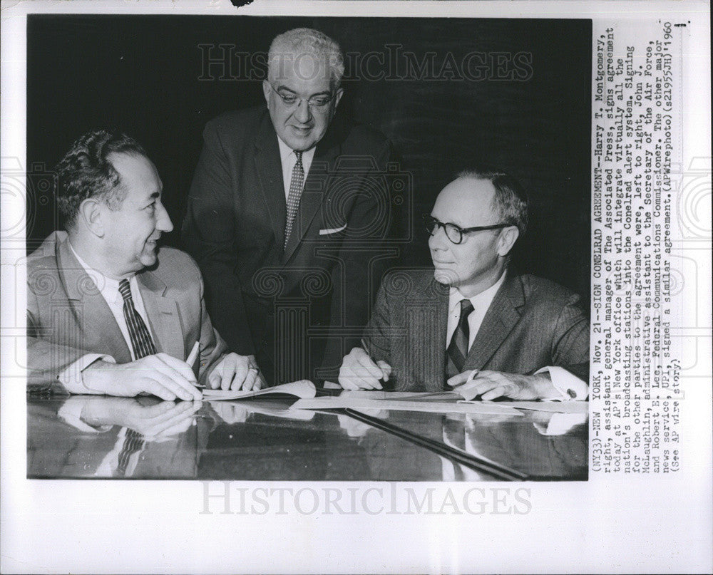 1960 Press Photo Harry T. Montgomery, Assistant General Manager of Associated Pr - Historic Images