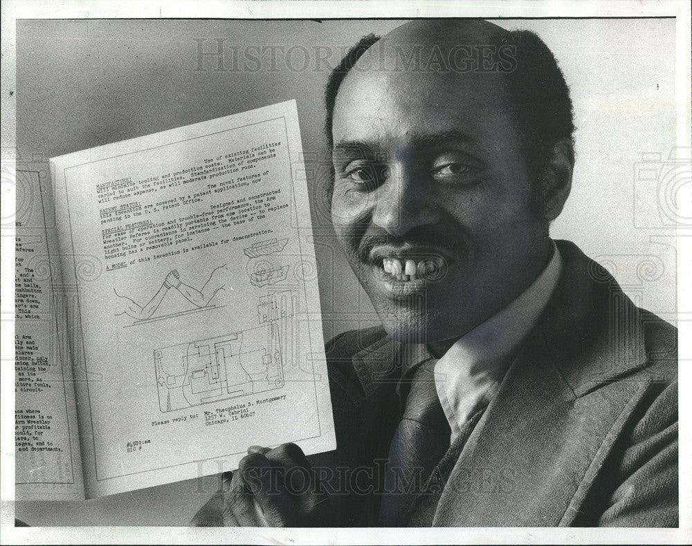 1977 Press Photo Theophalus Montgomery Holds Drawing Of Invented Referee Device - Historic Images