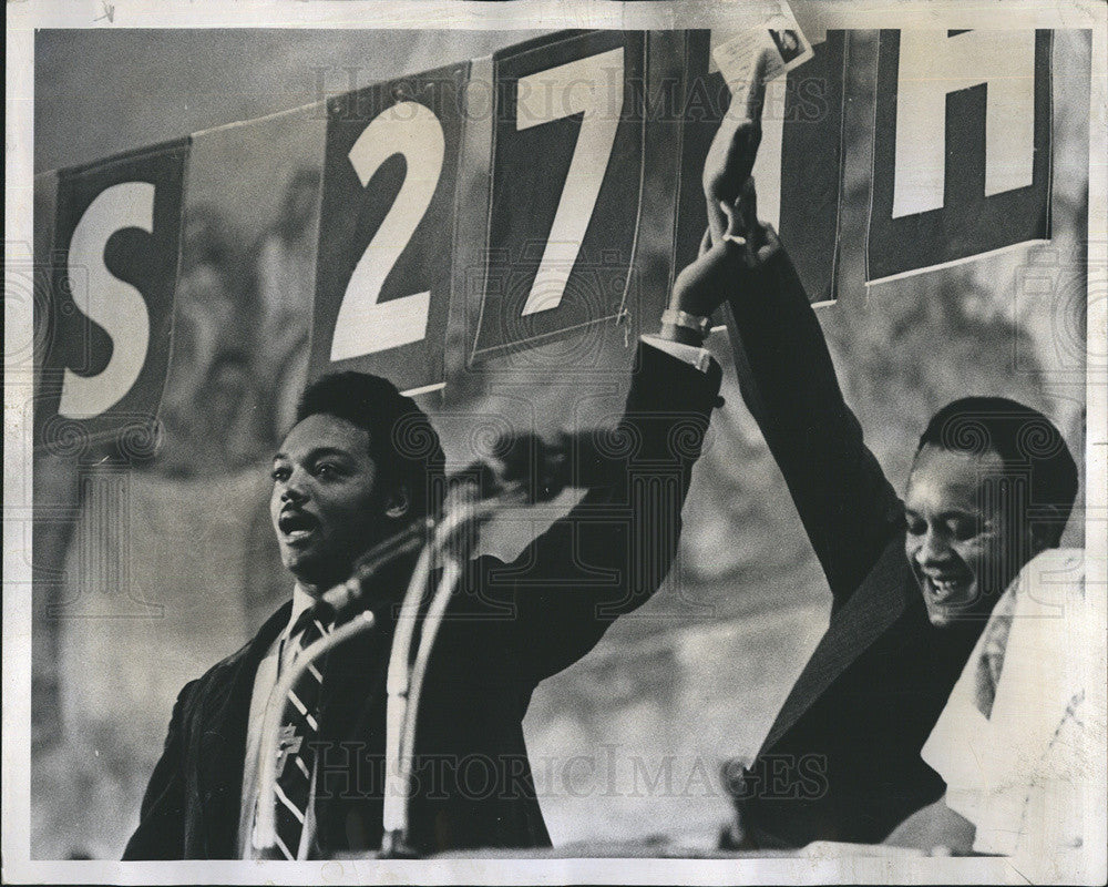 1968 Press Photo Jessie Jackson Holding Up Hand Of Candidate James Montgomery - Historic Images