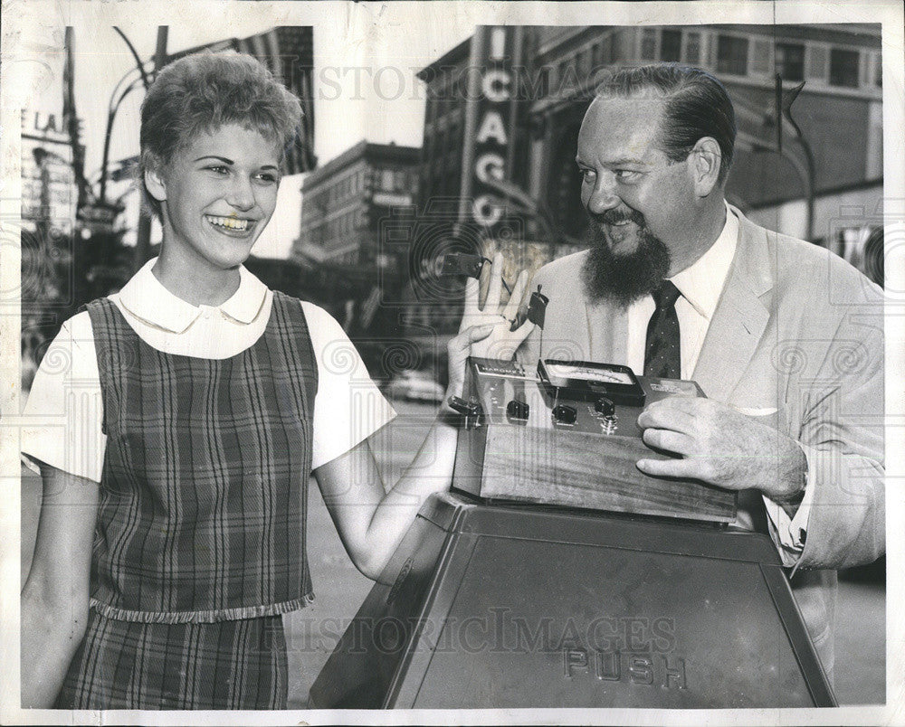 1959 Press Photo Jim Moran tests Bernadine Lamanski with a Hapometer - Historic Images