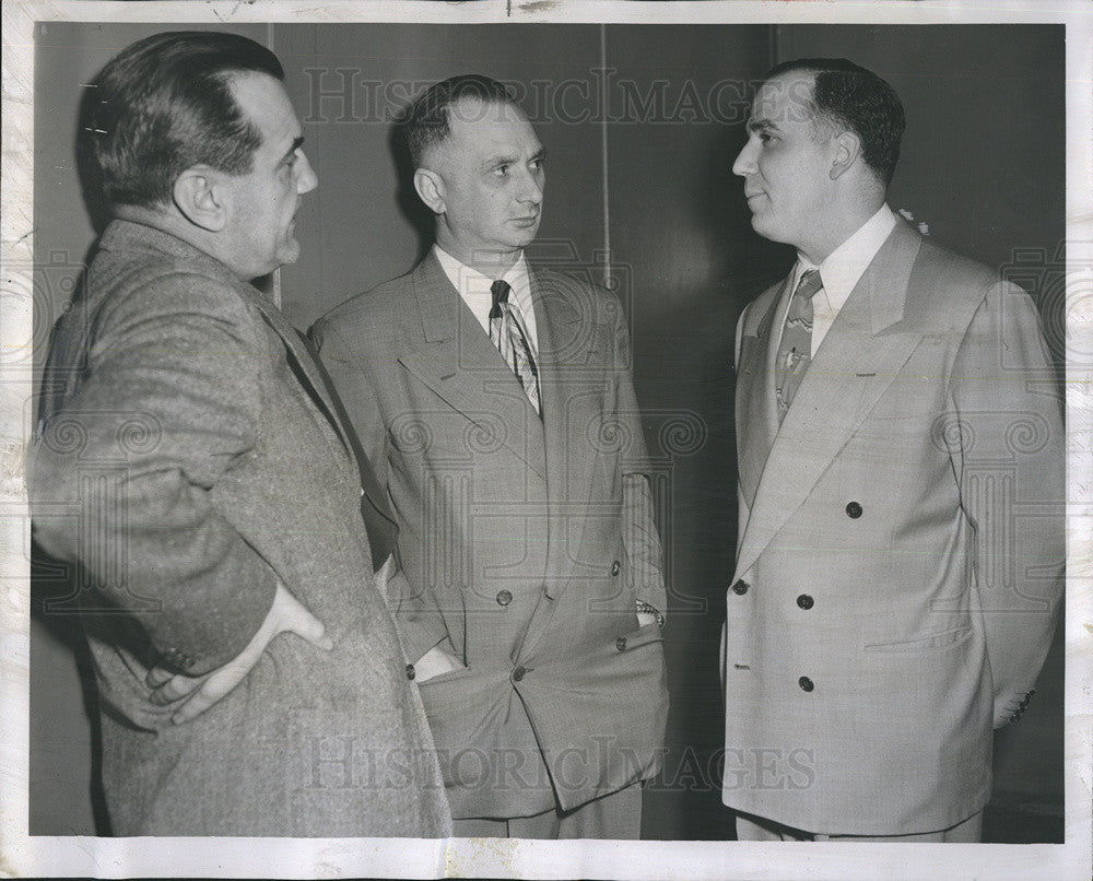 1952 Press Photo Michael Morettti atty Sidney Tepper and Brennan reporter - Historic Images