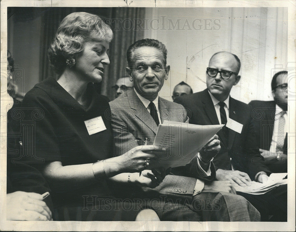 1963 Press Photo Maurice B. Mitchell and Mrs. Richard Corrigan at Conrad Hilton - Historic Images