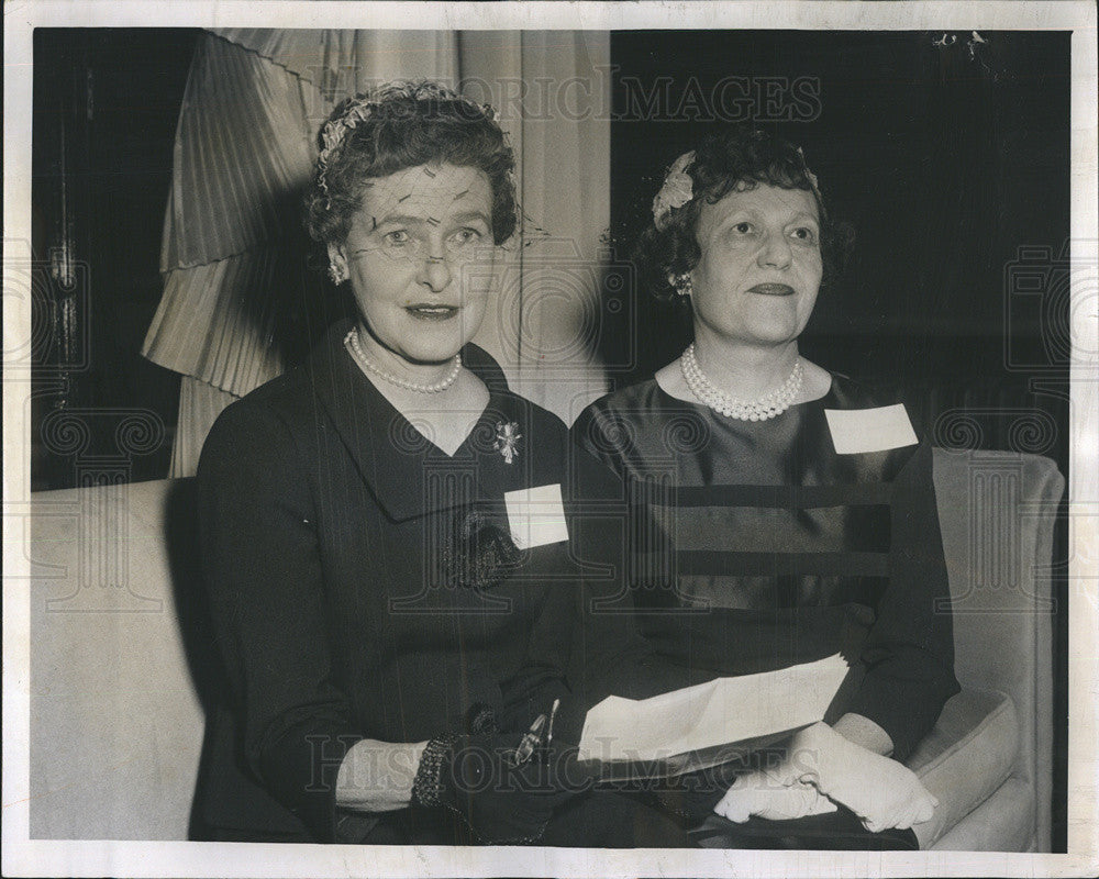 1960 Press Photo Mrs. William Mitchell and Mrs. Herbert Kennedy - Historic Images