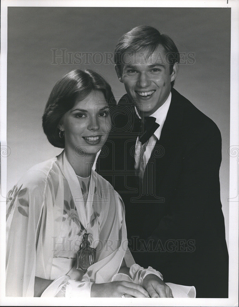 1977 Press Photo Richard Thomas and Miss Teenage America Rebecca Reid - Historic Images