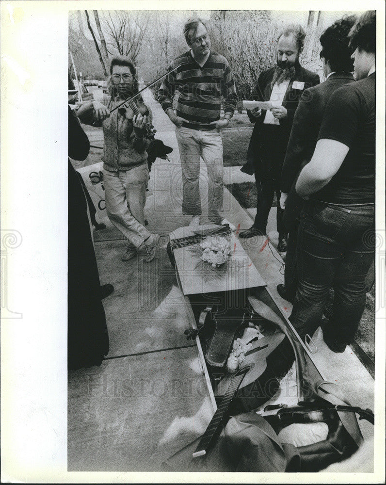 1983 Press Photo Peoples Music School Visits Home of Governor Thompson - Historic Images