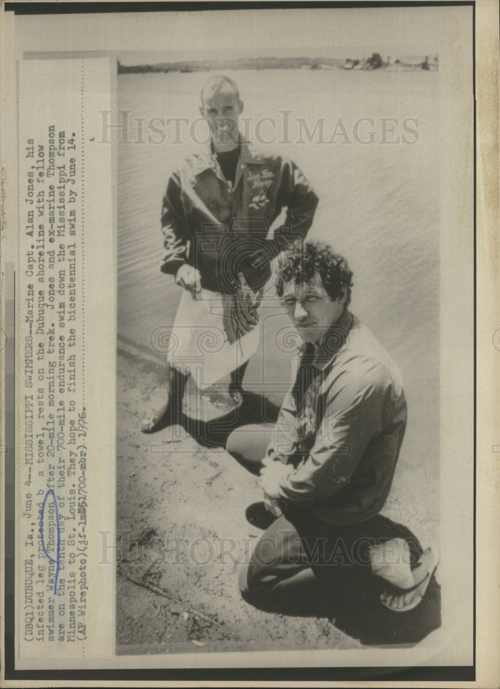 1976 Press Photo Marine Capt Alan Jones &amp; Wayne Thompson to Swim in MS River - Historic Images