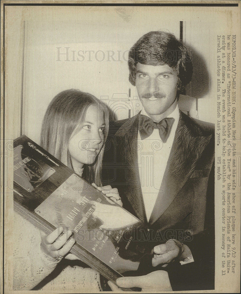 1973 Press Photo Mark Spitz, Wife &amp; &quot;International Athlete of The Year&quot; Award - Historic Images