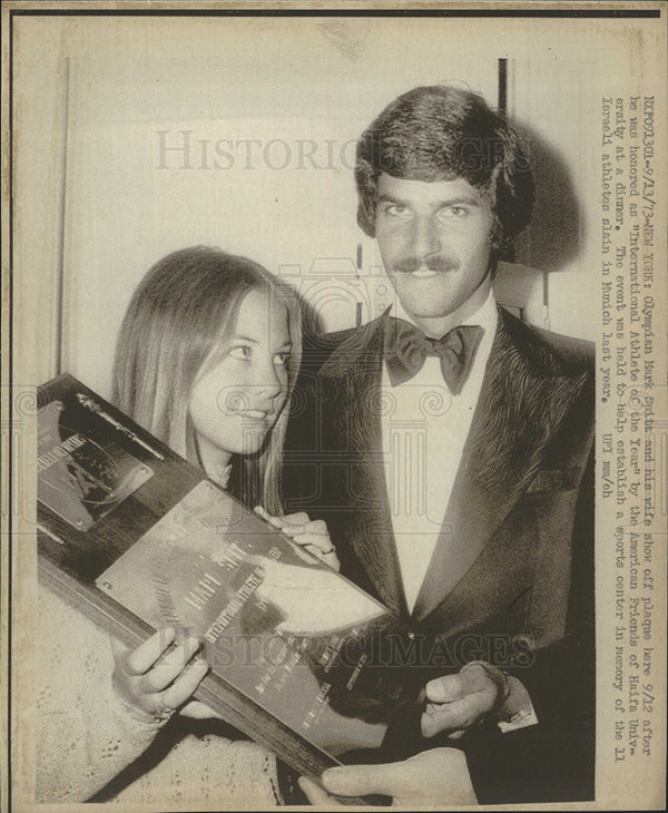 1973 Press Photo Mark Spitz, Wife & 