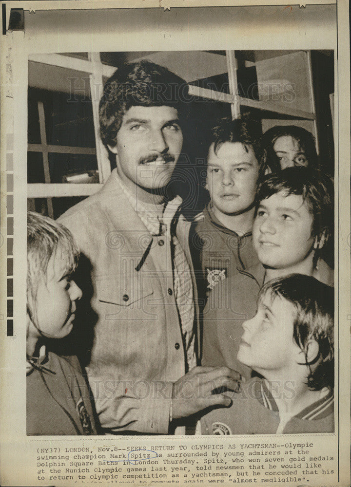1973 Press Photo Mark Spitz Olympic Gold Medalist In Swimming With Young Fans - Historic Images