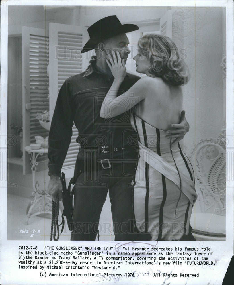 1976 Press Photo Yul Brynner in &quot;The Gunslinger&quot; - Historic Images