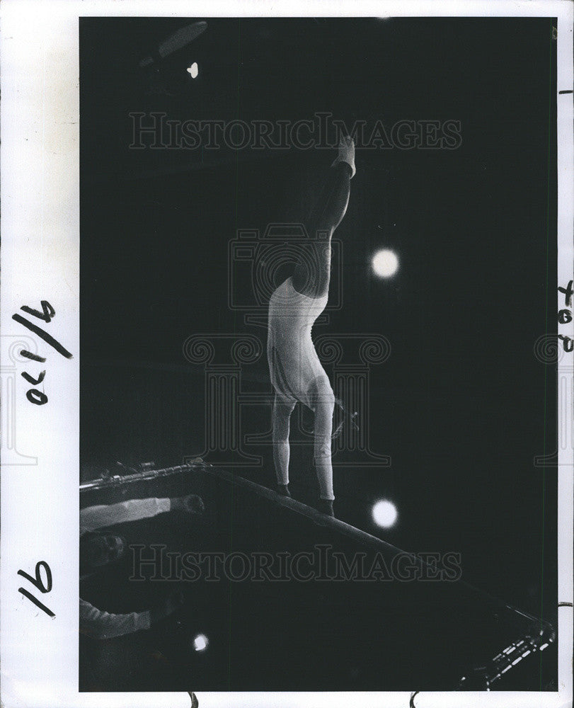 1978 Press Photo Patti Wilsey Swings Around The Uneven Bars - Historic Images