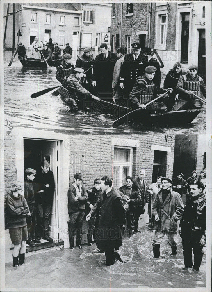 1966 Press Photo King Baudouin of Belgium Visited Flooded Areas of his Country - Historic Images