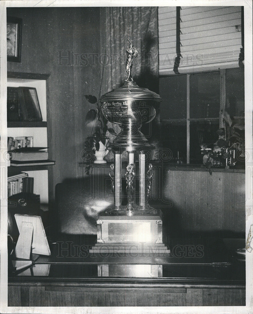 Press Photo A Printer&#39;s Trophy, The Sporting News Trophy - Historic Images