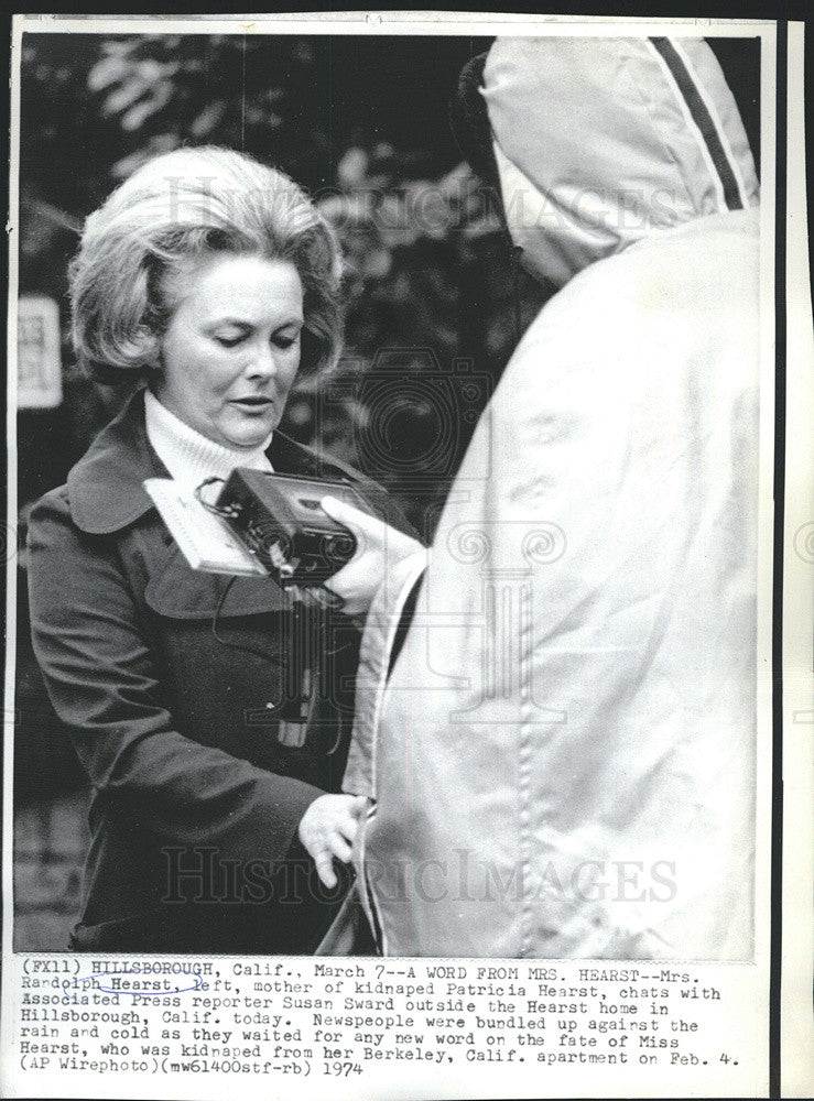 1974 Press Photo Mrs. Randolph Hearst &amp; Reporter Susan Sward - Historic Images