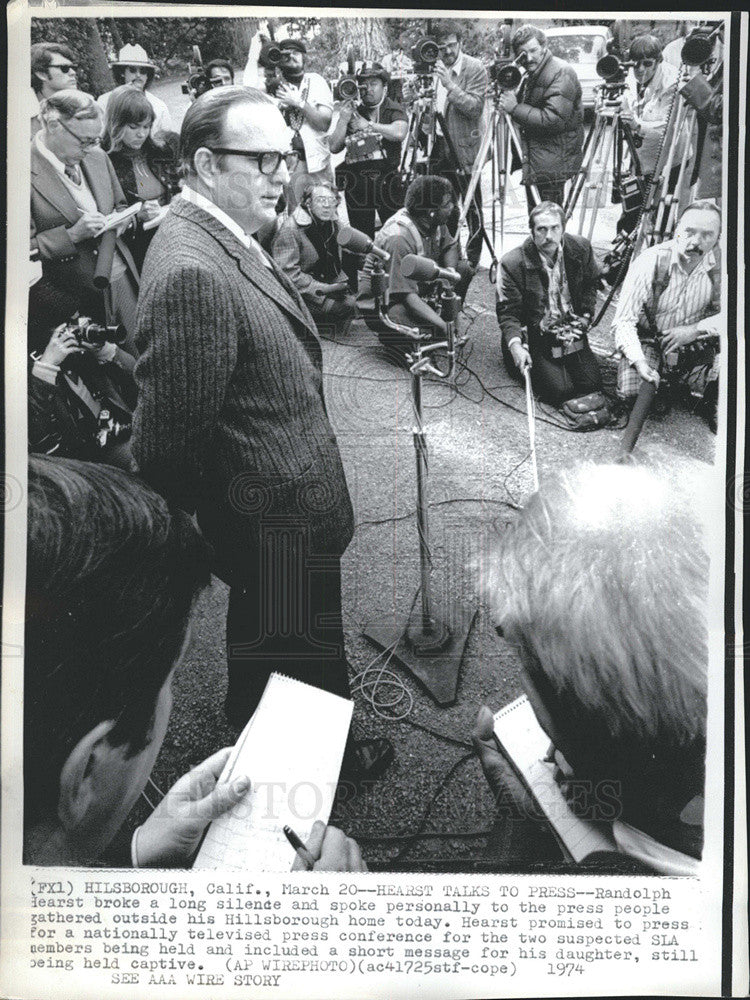 1974 Press Photo Newspaper Magnate Randolph Hearst Spoke to Press - Historic Images