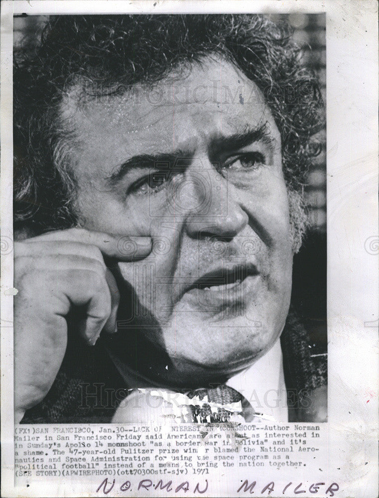 1971 Press Photo Author Norman Mailer Blames NASA Political Football Not United - Historic Images