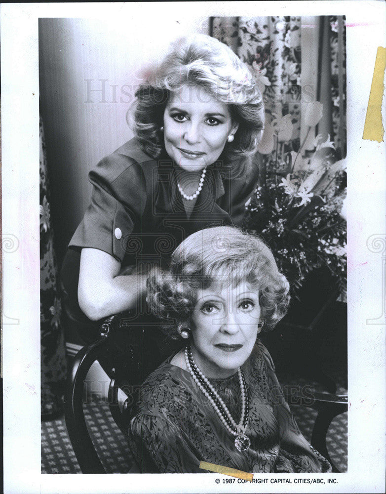 1987 Press Photo Betty Davis and Barbara Walters on ABC Sprcial - Historic Images