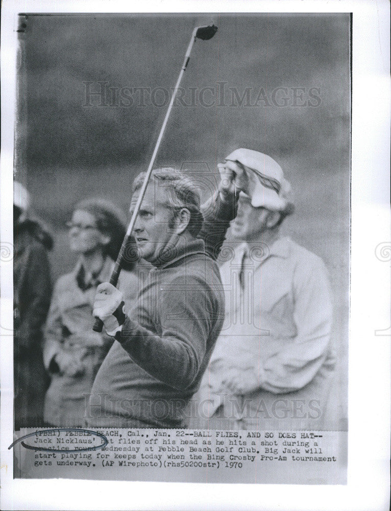 1970 Press Photo Jack Nicklaus practicing at Pebble Beach Golf Club. - Historic Images