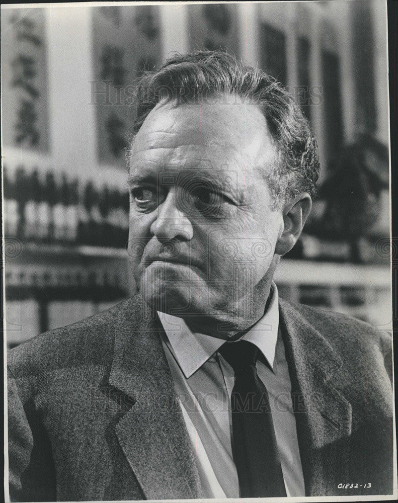 1965 Press Photo Van Heflin in &quot;Once a Thief&quot; - Historic Images