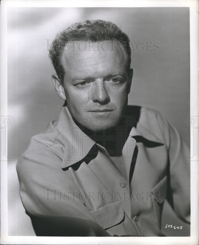 1955 Press Photo Van Heflin in&quot;Battle Cry&quot; - Historic Images