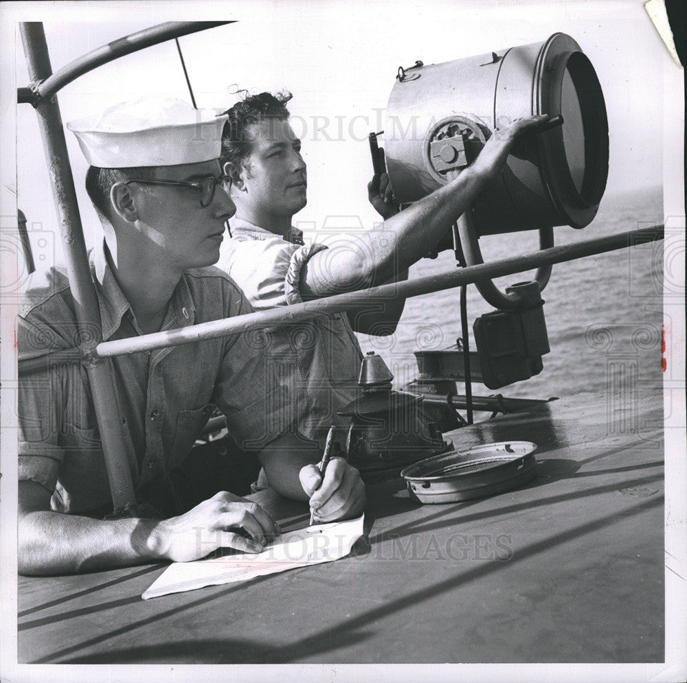 1953 Press Photo navy reserve Bill Zierau sending codes - Historic Images