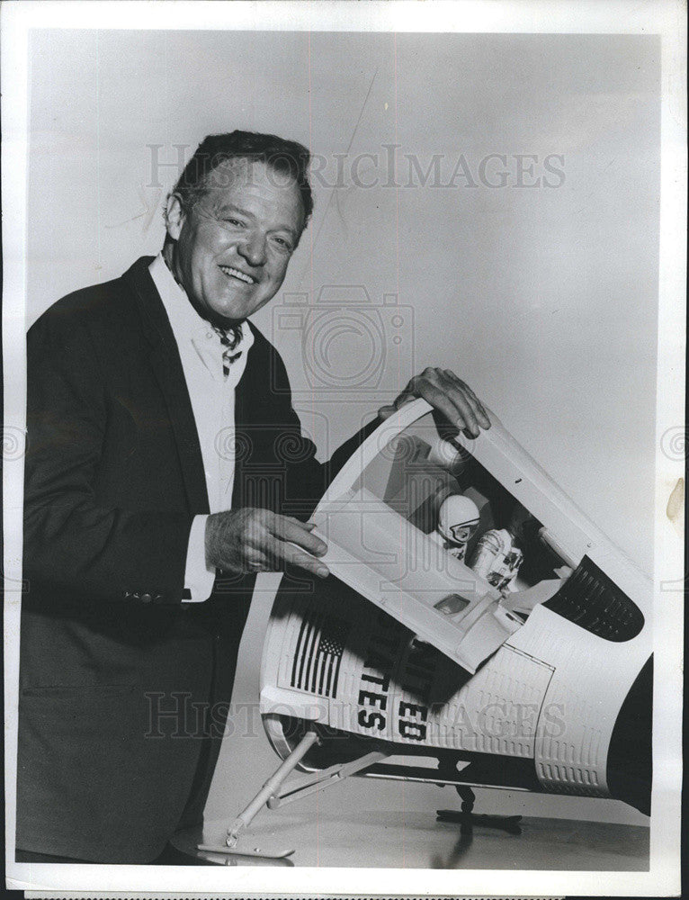 1965 Press Photo Actor Van Heflin in The Way Out Men - Historic Images