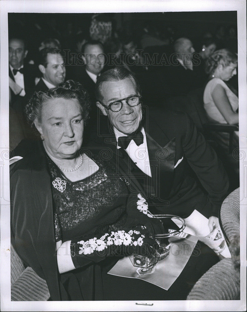 1951 Press Photo Joe E. Brown and wife, Kathryn - Historic Images