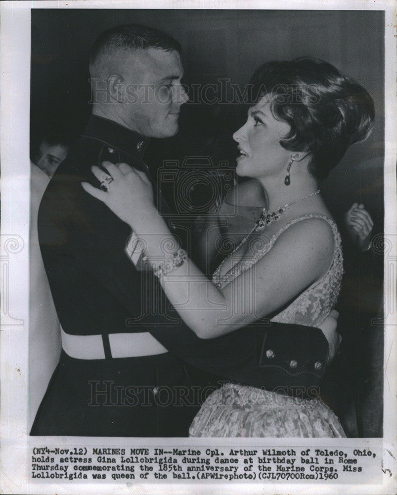 1960 Press Photo Gina Lollobrigida/Actress/Marine Corporal Arthur Wilmoth - Historic Images