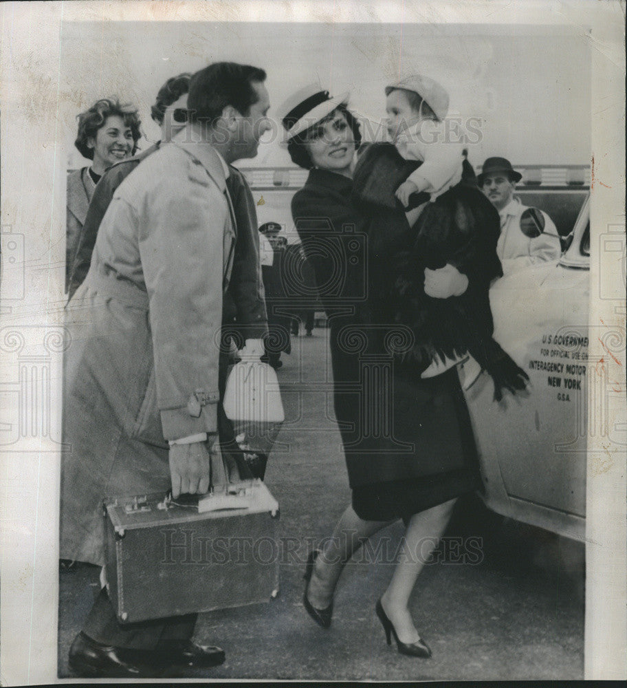 1959 Press Photo Italian actress Gina Lollobrigida son Milko Jr. husband Dr. - Historic Images