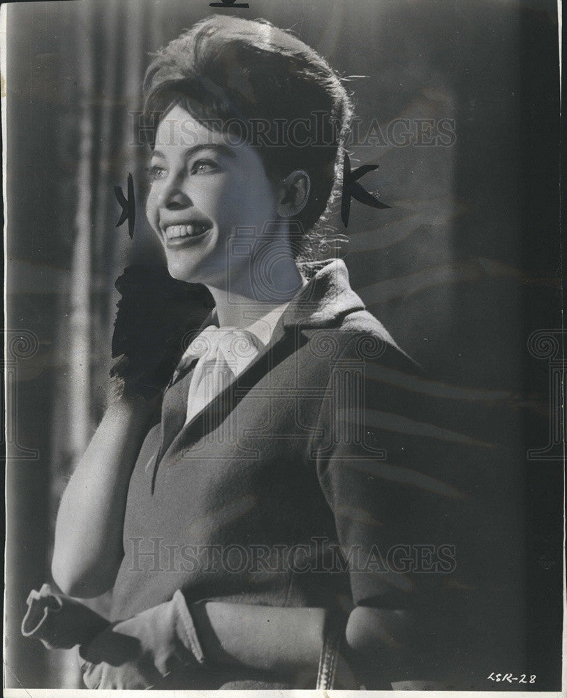 1964 Press Photo Leslie Caron in &quot;The L-Shaped Room.&quot; - Historic Images