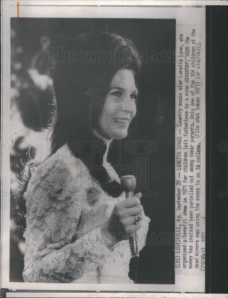 1971 Press Photo of of country music star Loretta Lynn - Historic Images