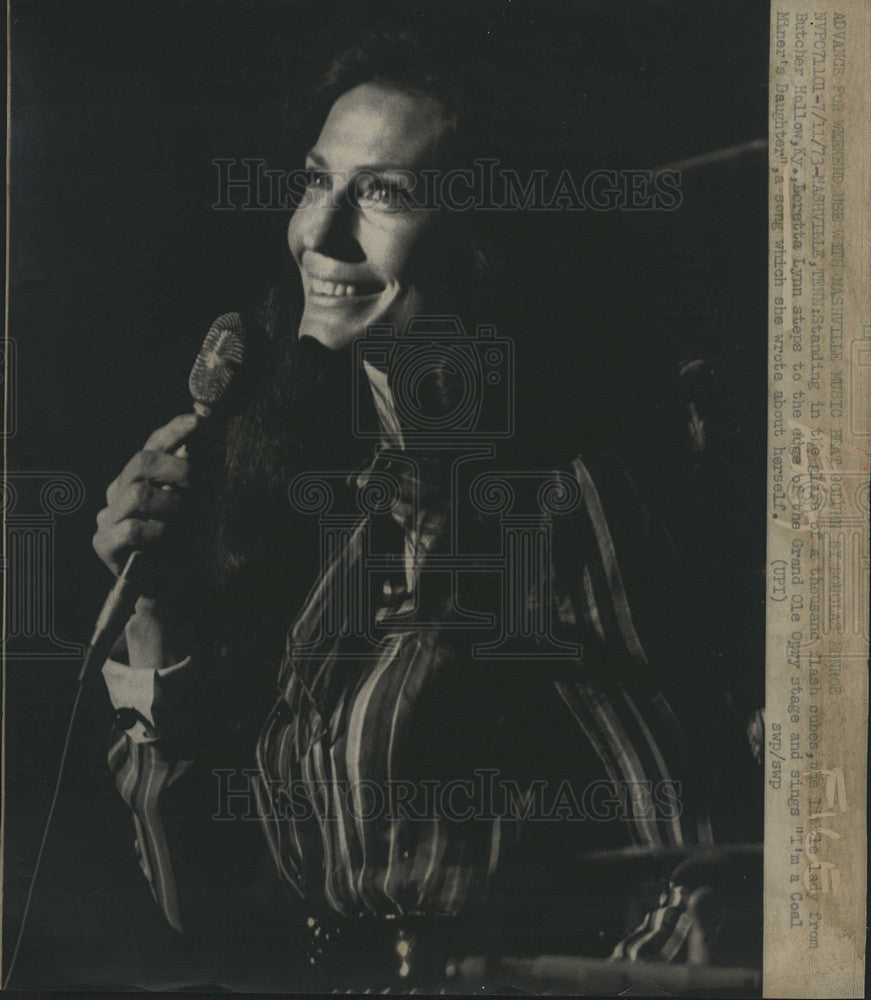 1973 Press Photo Loretta Lynn Country Music Singer Performs At Grand Ole Opry - Historic Images