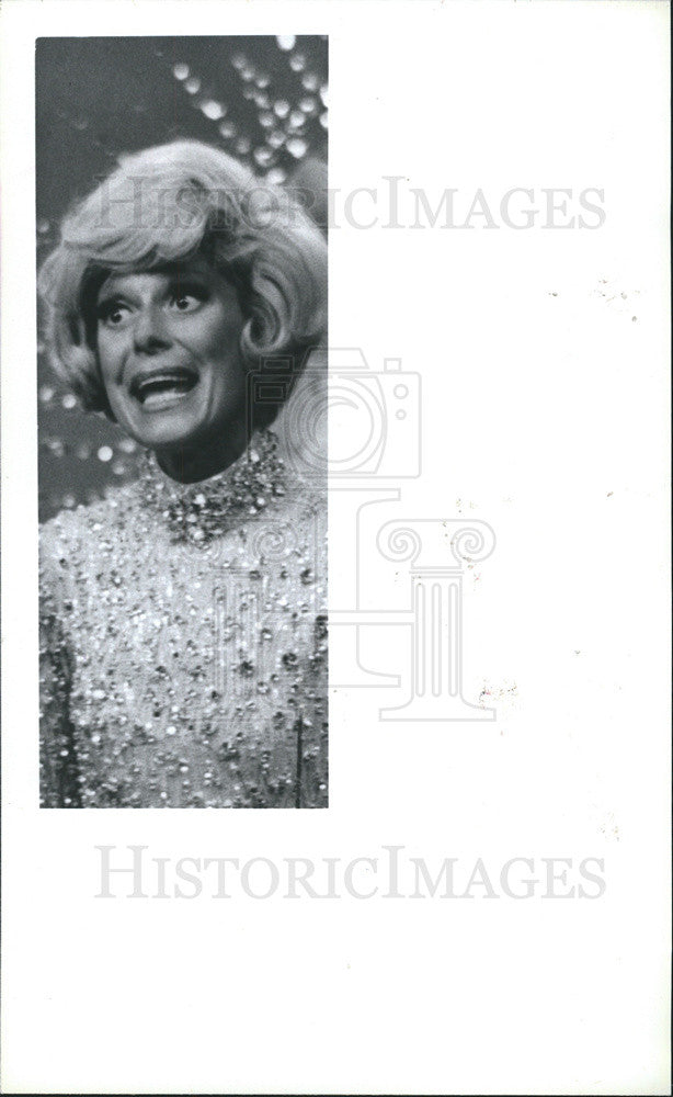 Press Photo Actress Carol Channing Wearing Evening Gown Excited Face - Historic Images